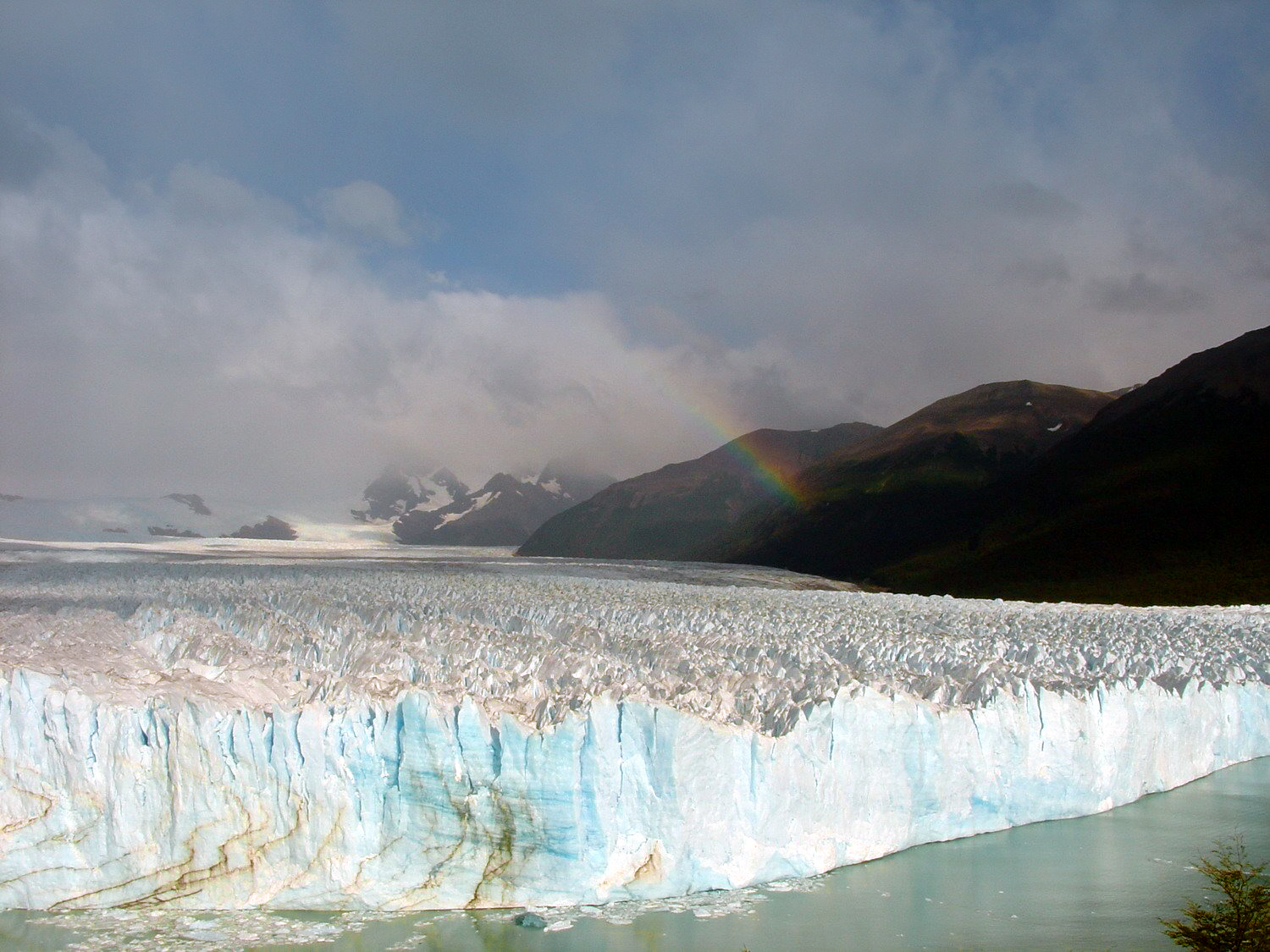 Arcobaleno sul Perito Moreno, Argentina. Monetizzami questo, buffone.