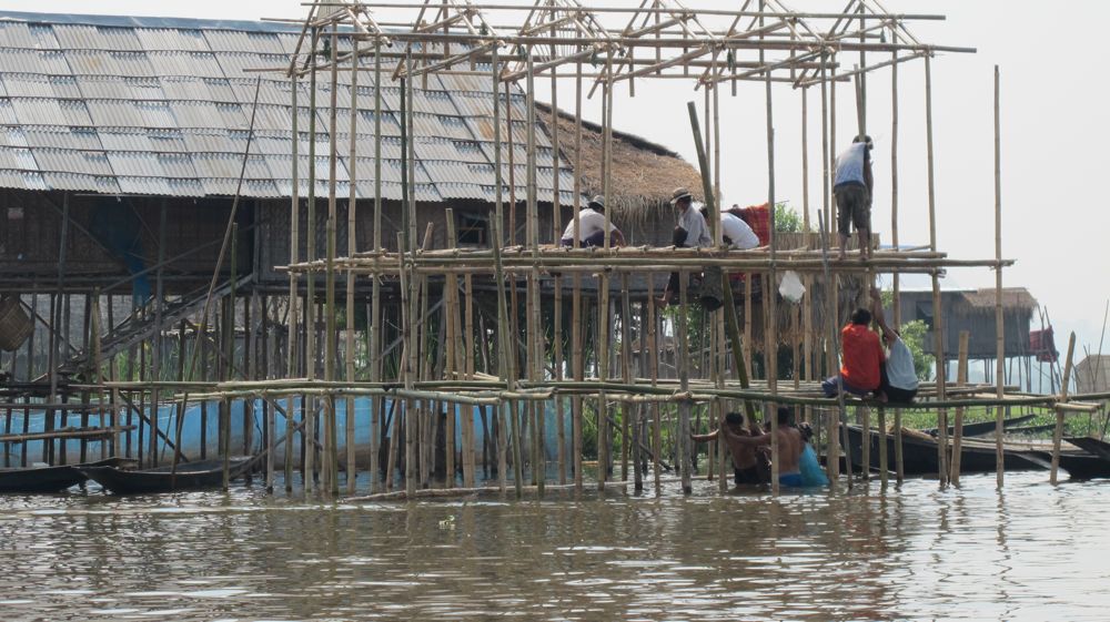 5costruzioni sul lago inle 2