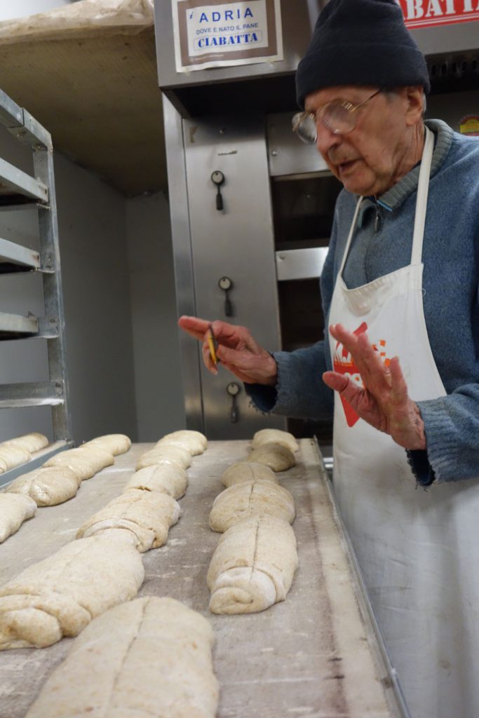 11-arnaldo-cavallari-fa-il-pane