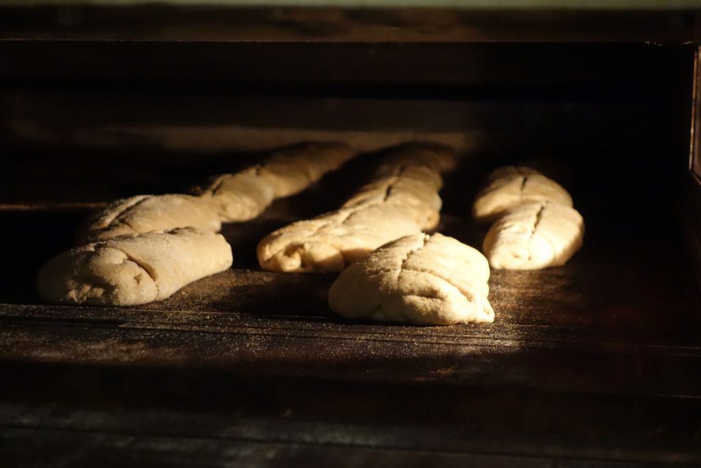 12-arnaldo-cavallari-fa-il-pane