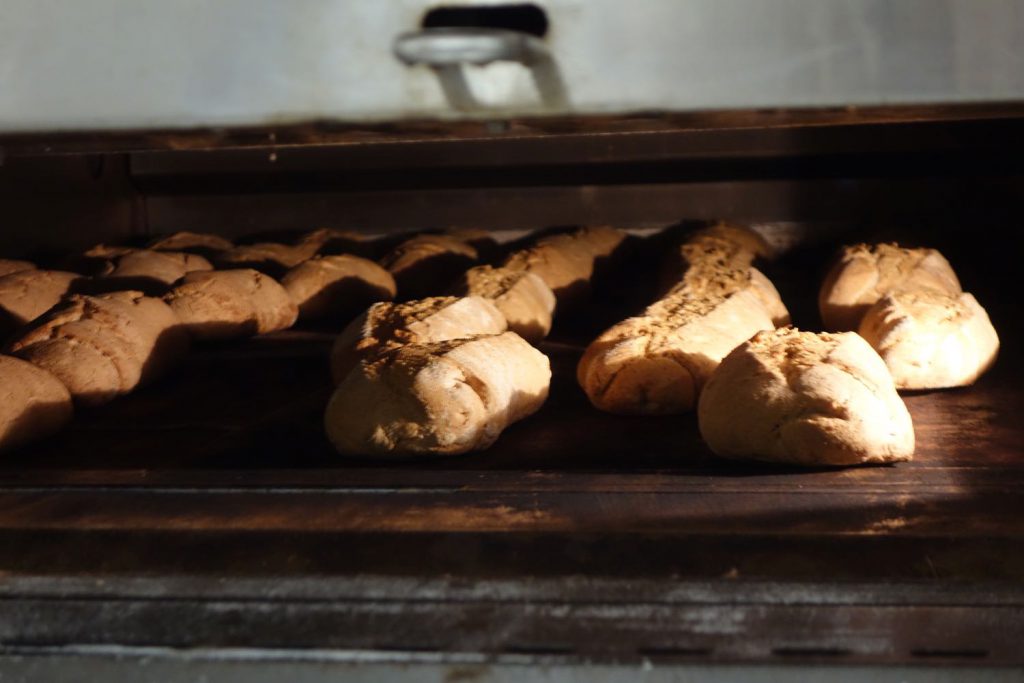 14-arnaldo-cavallari-fa-il-pane