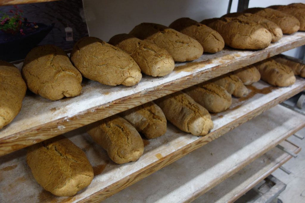 18-arnaldo-cavallari-fa-il-pane