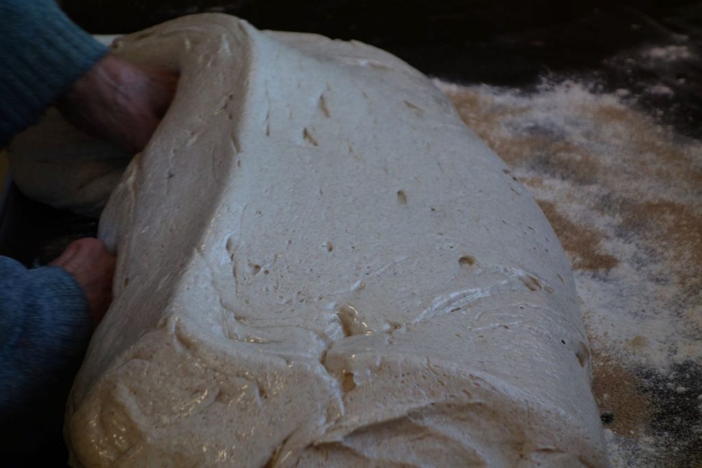 6-arnaldo-cavallari-fa-il-pane-jpg